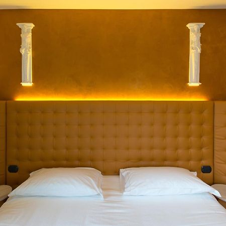 Hotel Al Campanile - Luxury Suites & Apartments Baveno Eksteriør billede