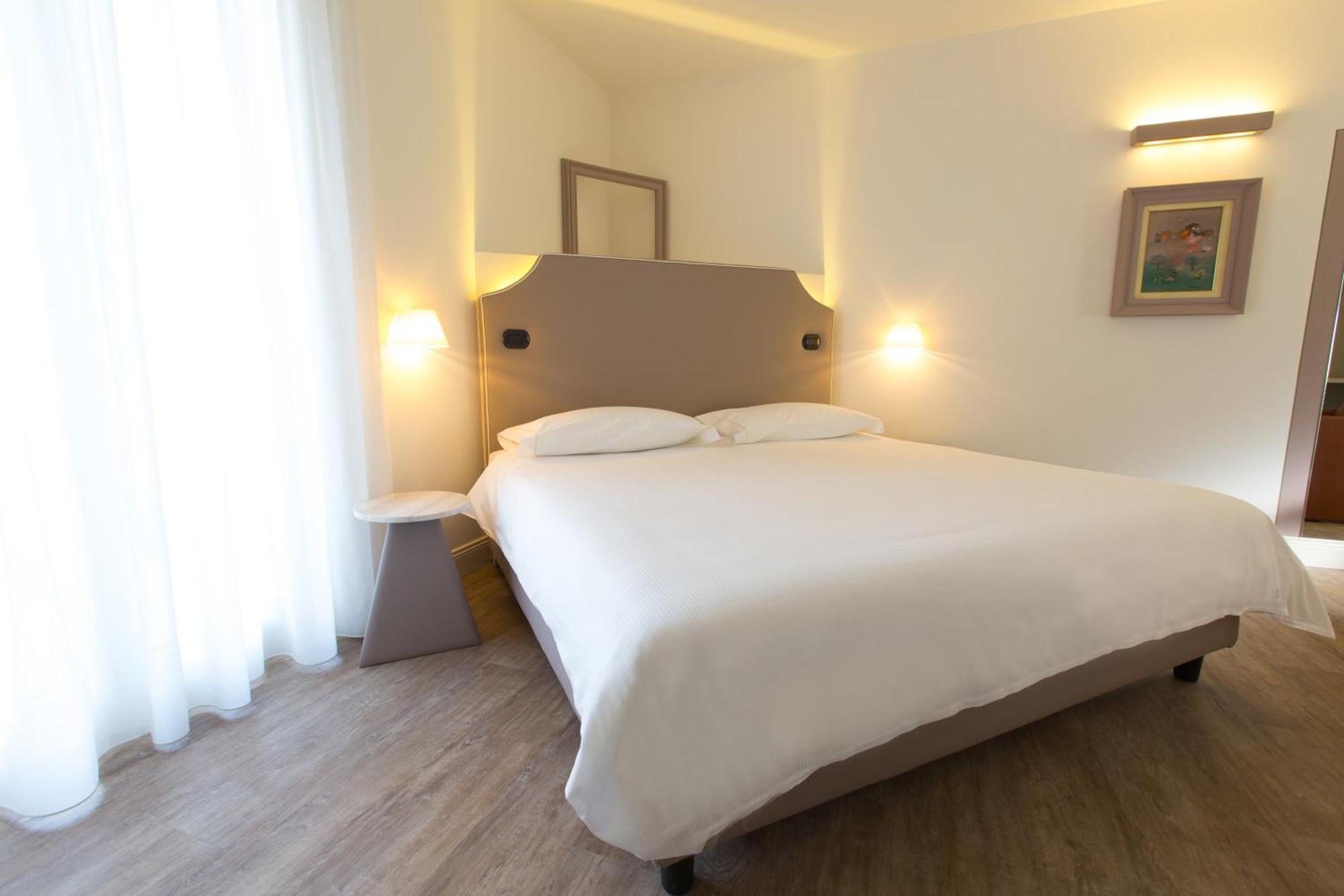 Hotel Al Campanile - Luxury Suites & Apartments Baveno Eksteriør billede