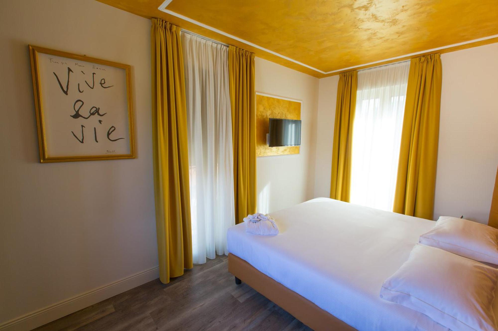 Hotel Al Campanile - Luxury Suites & Apartments Baveno Eksteriør billede