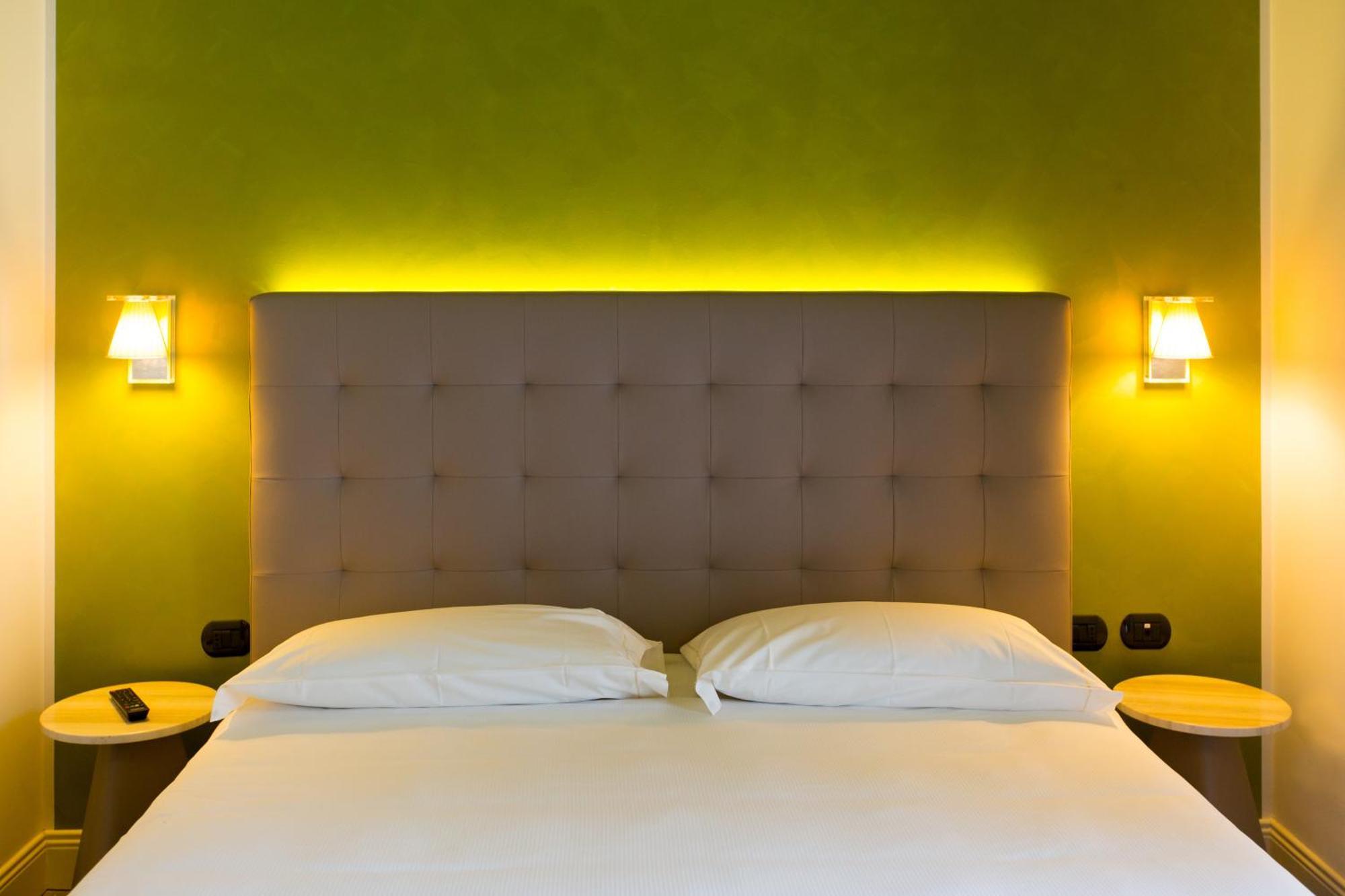 Hotel Al Campanile - Luxury Suites & Apartments Baveno Eksteriør billede