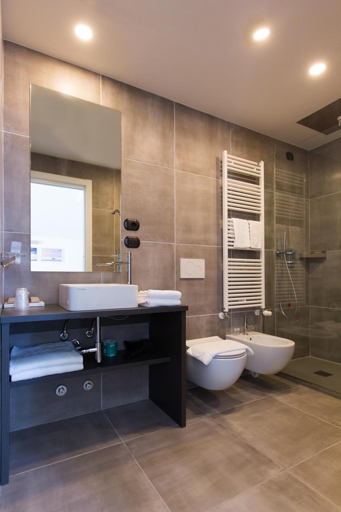 Hotel Al Campanile - Luxury Suites & Apartments Baveno Eksteriør billede