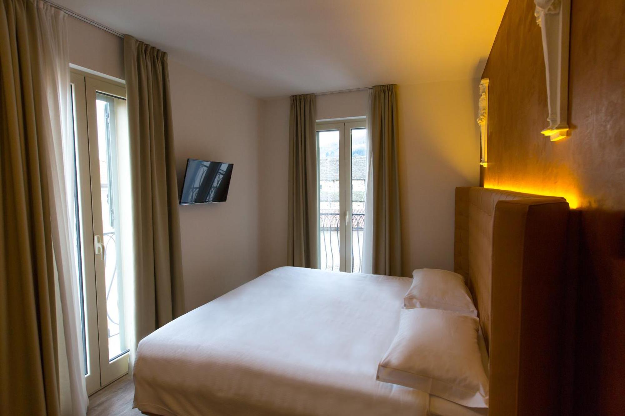 Hotel Al Campanile - Luxury Suites & Apartments Baveno Eksteriør billede