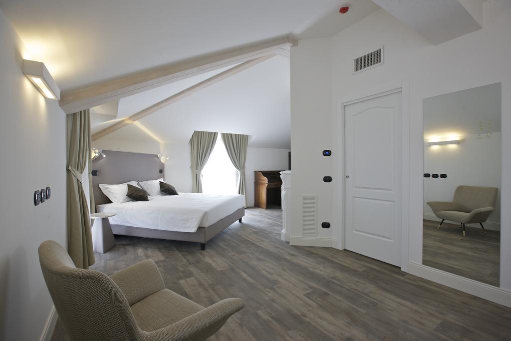Hotel Al Campanile - Luxury Suites & Apartments Baveno Eksteriør billede